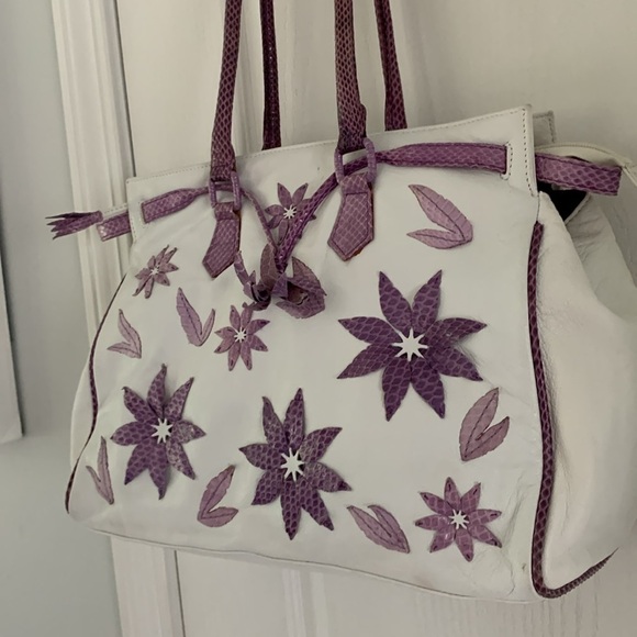 Tosca Blu Shoulder Bag white purple‎ with flowers appliqué snake texture details - Picture 8 of 16